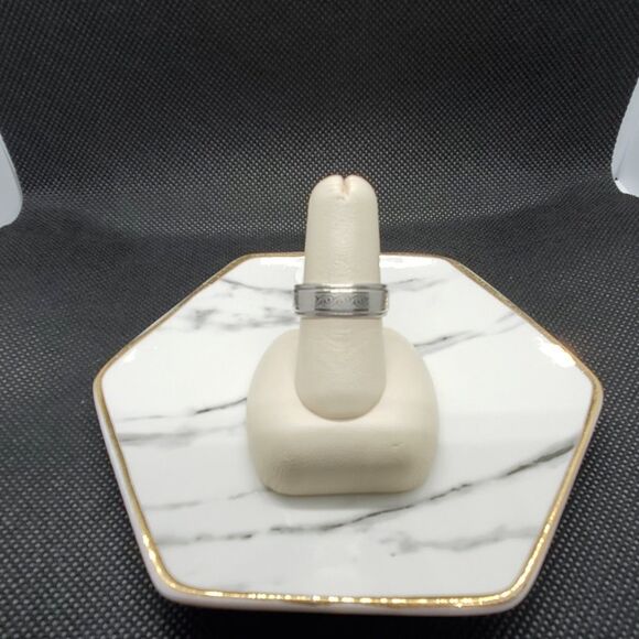 Silver Tone Ring with a Wave Pattern - Picture 1 of 6